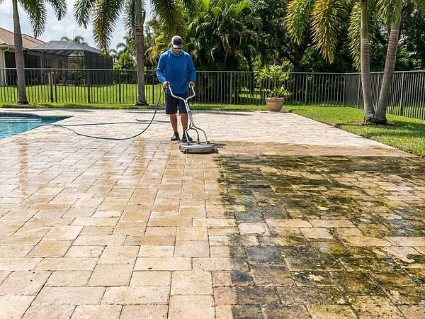 Do Pool Decks in Palm Beach County Need Special Cleaning?