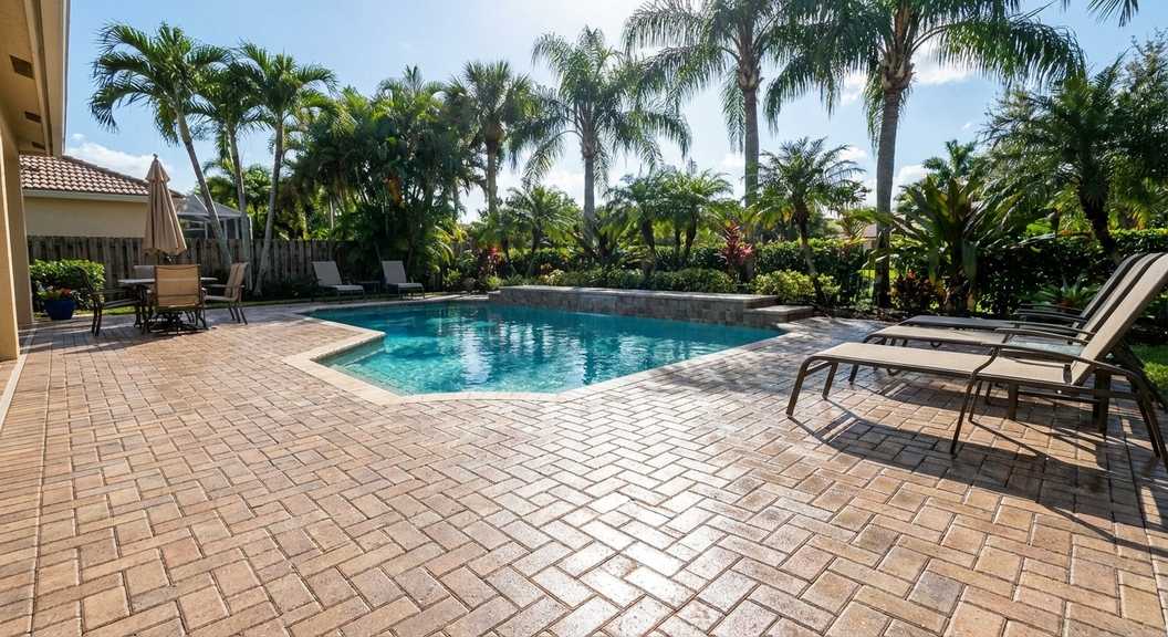 Palm Beach County pool deck cleaning with professional service